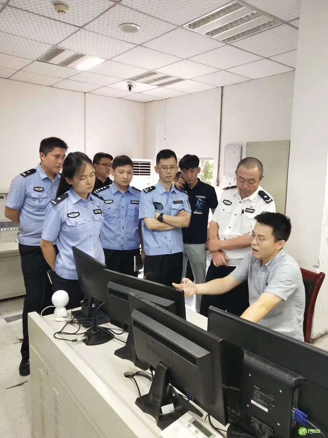重庆市区公安分局领导考察零壹分公司打造的智慧平安小区项目